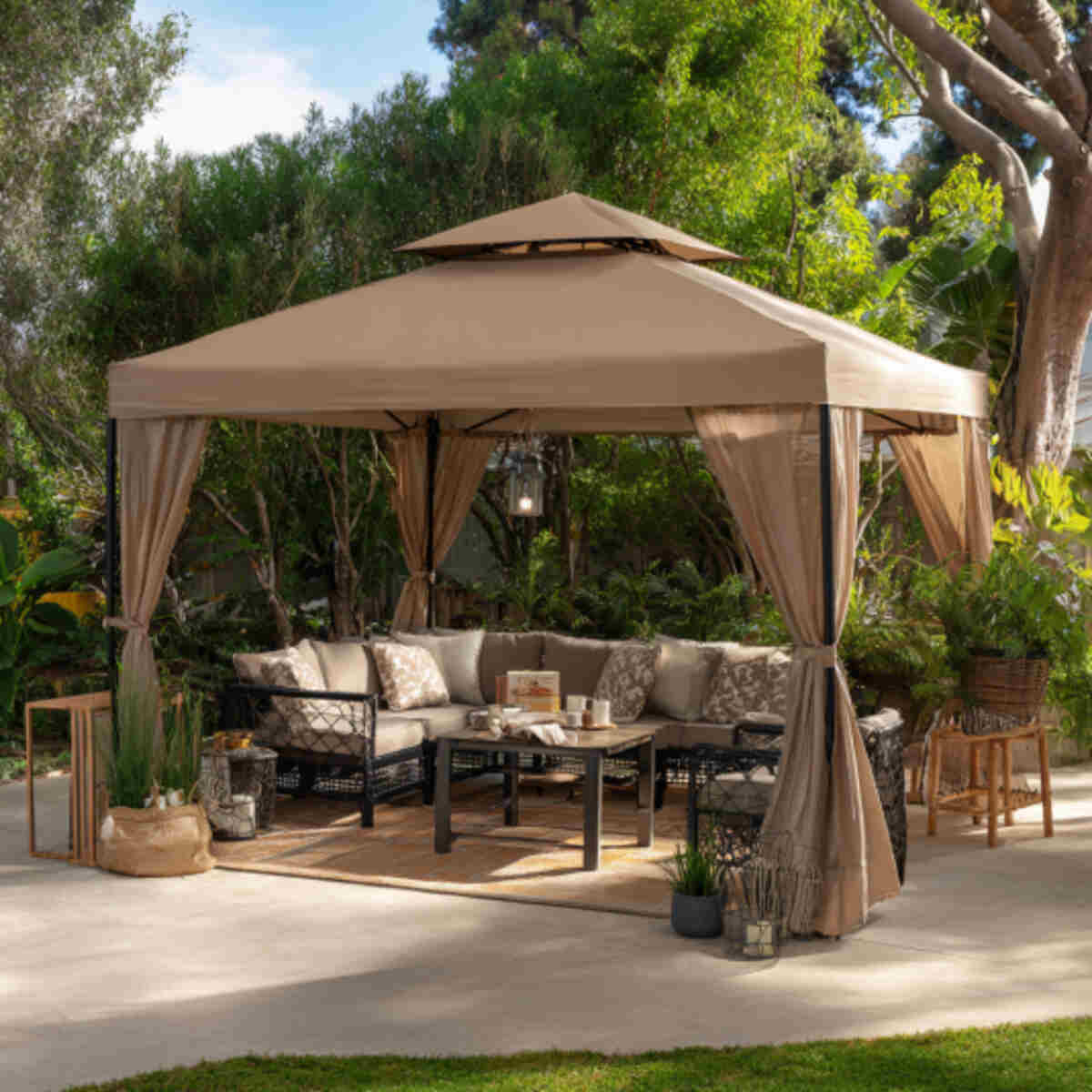 Tent-style Gazebo with Side Curtains