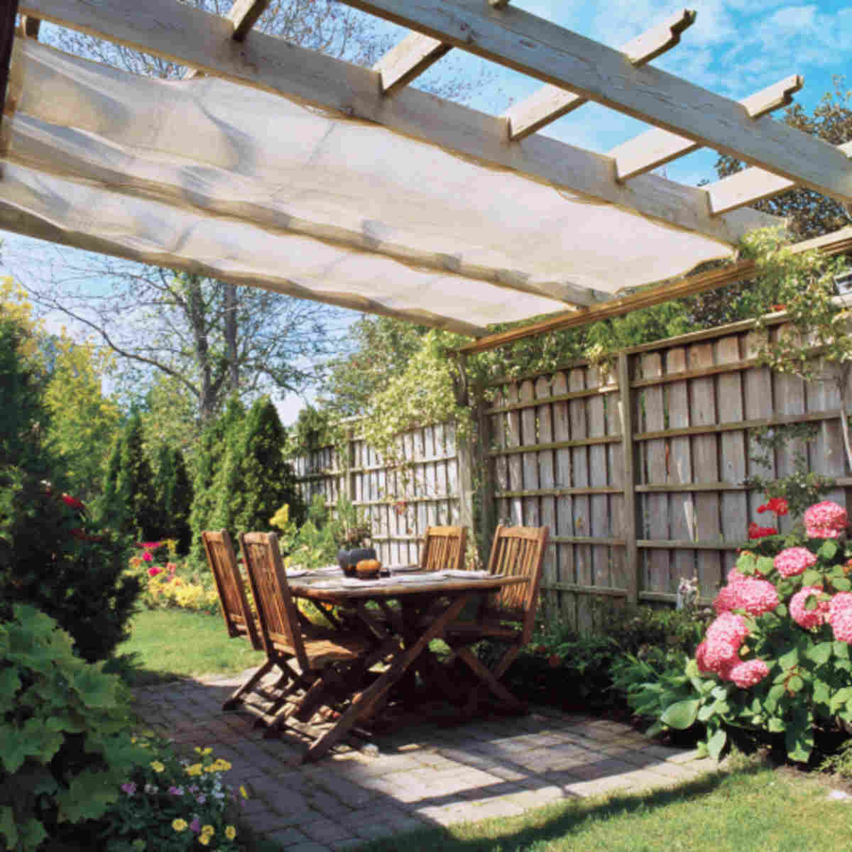 Trellis with Attached Shade Cover