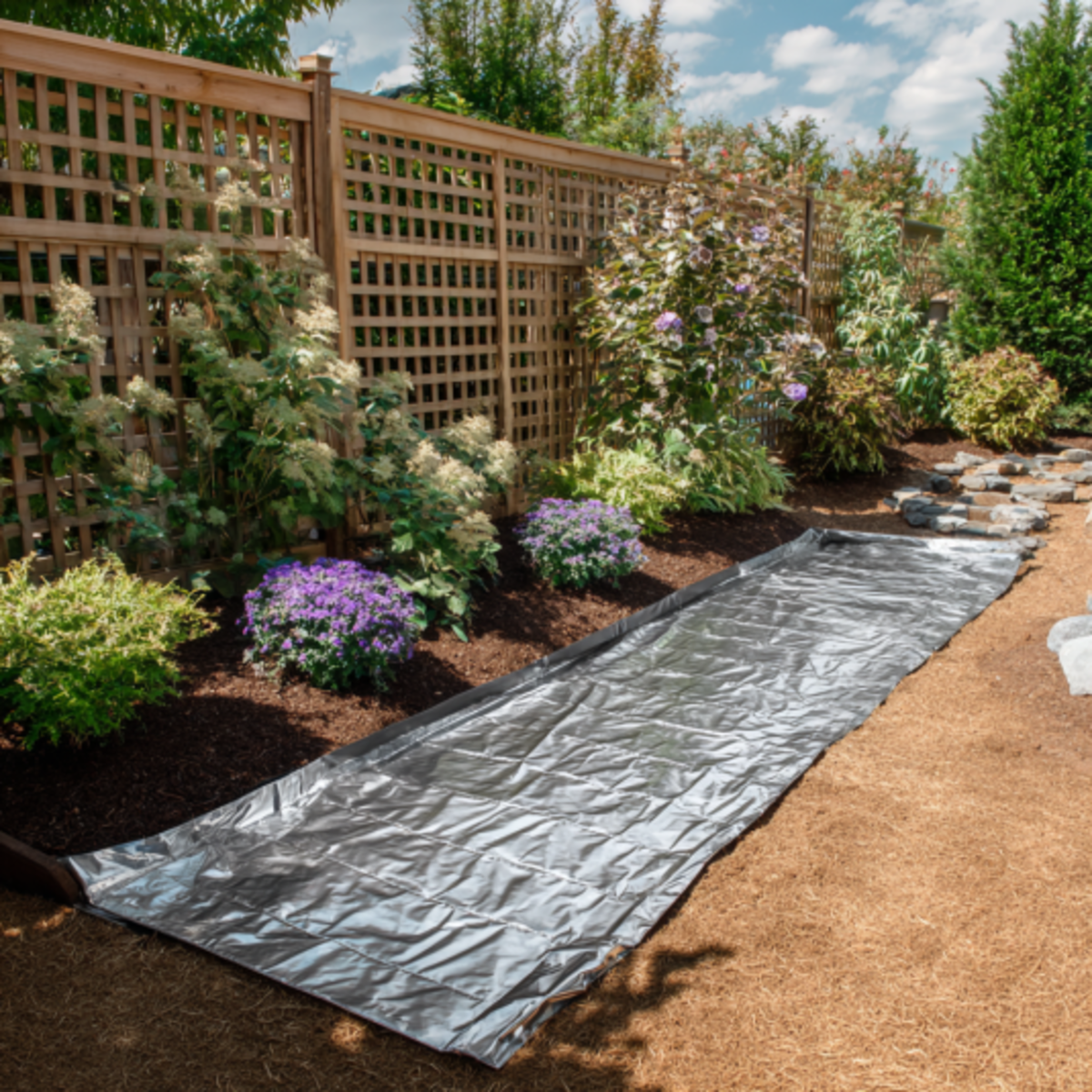 Vertical Trellis Base with Silver Mulch
