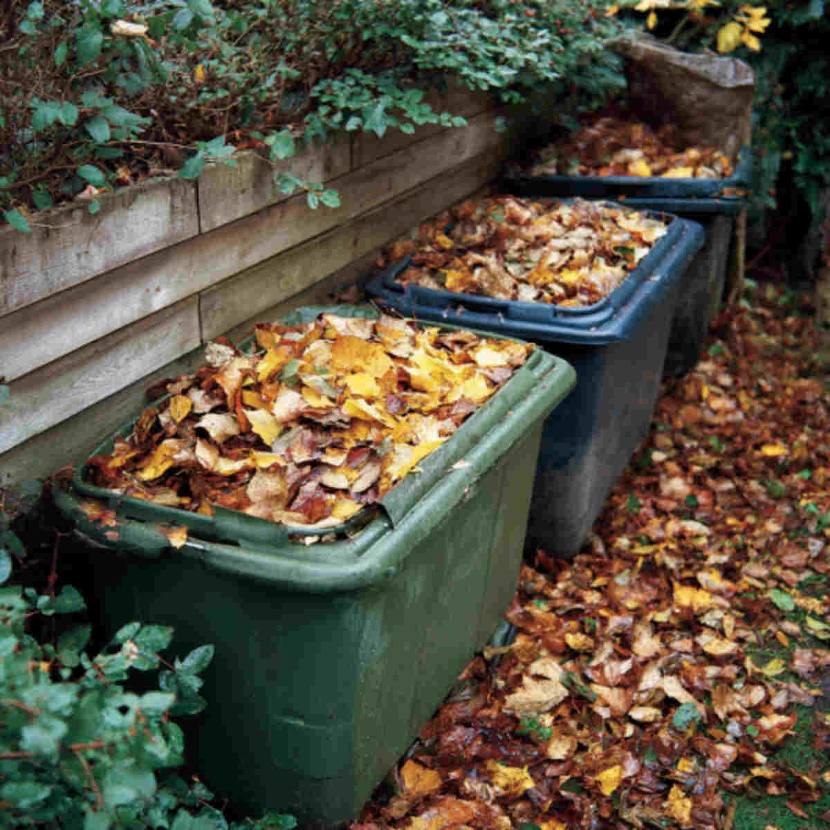 Composting with plastic storage 