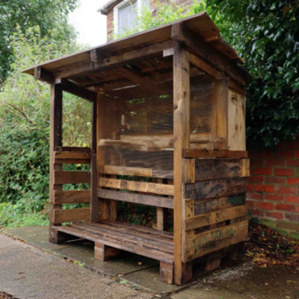 Upcycled Pallet Pollen Shelter